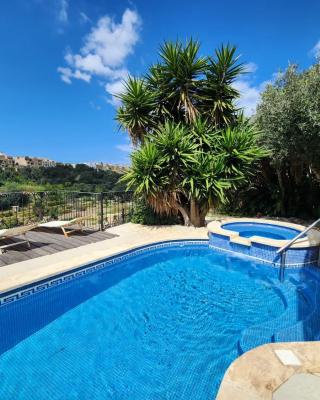 Sunny Gozo Getaway Pool & Easy Check-In