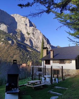 El Chalet de la Poza - Río, barbacoa, Wifi, zona de trabajo, vistas.