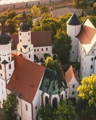 乌尔岑城堡酒店