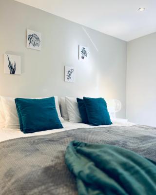 Absolutely Beautiful Hemel Hempstead 2-bedroom for 1-5 Guests - contractors welcome