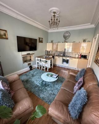 Charming 2-Bedroom Apartment Located in Ayr