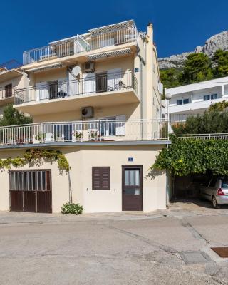 Apartments with a parking space Marusici, Omis - 1131