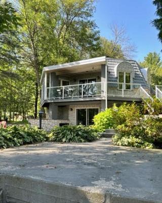 Waterfront Cottage in Muskoka