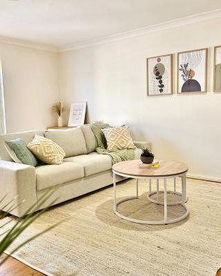 Cosy 3BR House, 7 mins drive to Macquarie Centre, 5 stars on AirB&B