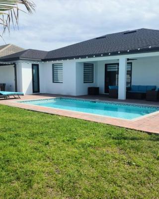 Casa Sevilla, heated pool, sleeps 9, 4B3B