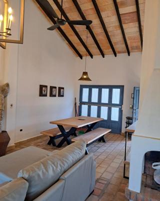 Casa colonial a metros del arroyo Piribebuy