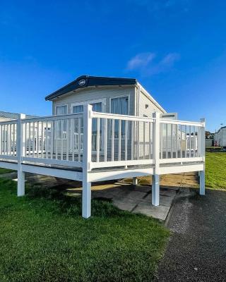 Spacious Caravan With Large Decking Area, Perfect To Enjoy The Sun, Ref 23058c