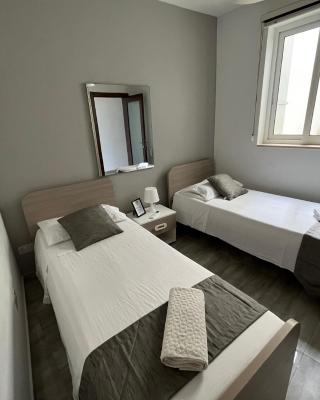 F8 Room 2, Private Room two single beds shared bathroom in shared Flat