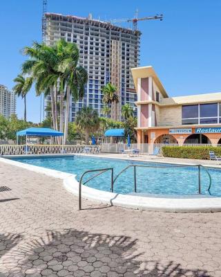 Walk to Hallandale Beach Pool Holiday Retreat