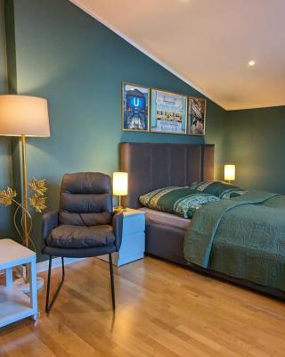 3 ROOMS - Zimmervermietung nähe Flughafen BER - gratis WLAN, Parken & Netflix