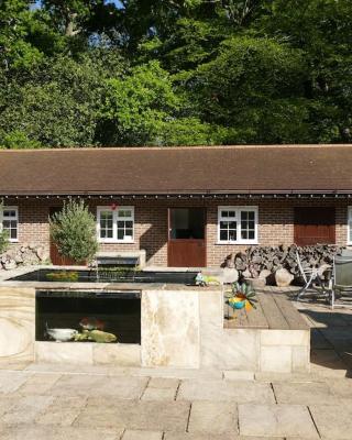 The Stables - 2 bed with large garden and hot tub.