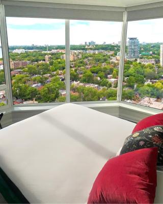 Luxury Apartment in Yorkville Downtown Toronto with City View