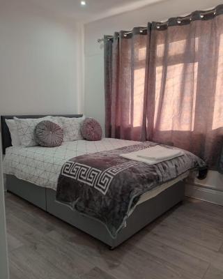 Good priced double bed rooms in harrow with shared bathrooms