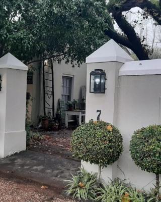 Cafe Felix & Old Oak Manor