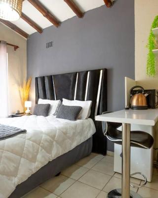 Relax in Nature Cottage Close to OR Tambo International Airport