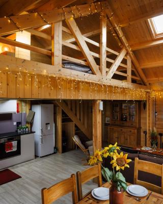 Cosy Log Cabin with Parking near Cambridge