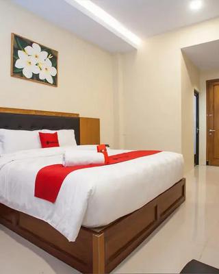 RedDoorz Premium @ Jalan Cengkeh Malang