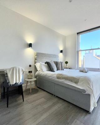 Sleek Stylish 1 Bedroom Leeds City Apartment