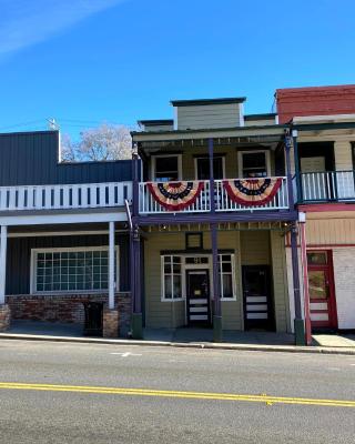 Historic Washington St Balcony