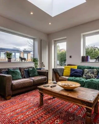 Carlton Hill House - 5 Bedroom House with Parking