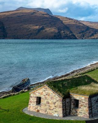 The Wreck - Lochside cottage Dog Friendly