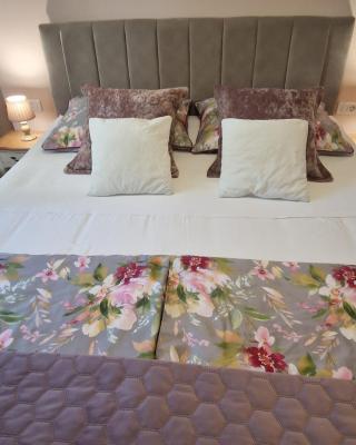 La-La Rooms