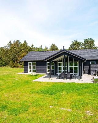 12 person holiday home in R m