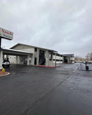 Desert Sands Inn & Suites