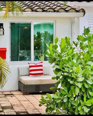 Private Fort Lauderdale cottage