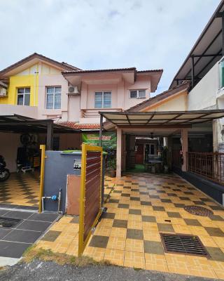 Homestay LaNik Saujana Utama 2