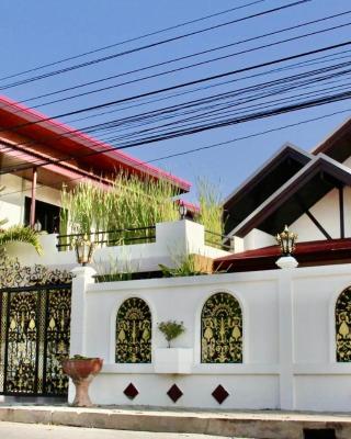 Cozy Homestay Near Airport & Shopping Malls