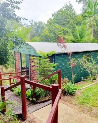 Birdsong Train Carriage Cabin with Outdoor Bath