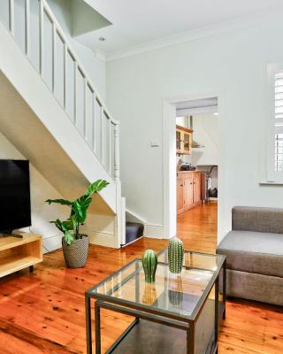 Vibrant House at the Center of Chippendale 2 E-Bikes Included