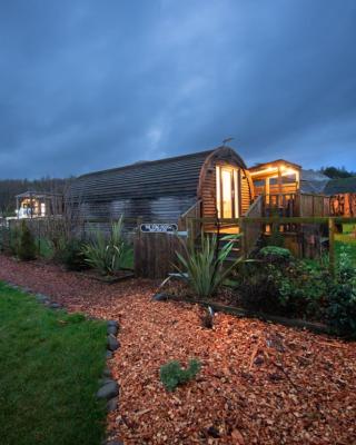 Luxurious Family Pod with Garden and Hot tub - The Stag Hoose by Get Better Getaways