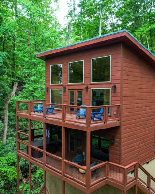 New Cozy Mountain Cabin Hot Tub Near Downtown