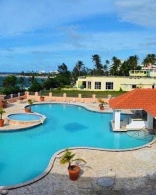 Beachfront Studio Apt w/ Full Kitchen & Pool