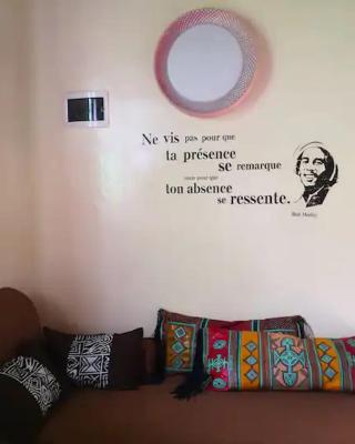 Tout confort avec jardin entrée Bastos