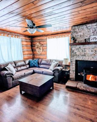 Cozy Cub Log Cabin - Year Round Tranquil Beauty