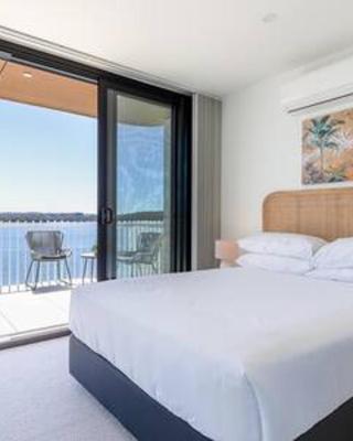 Lavish Coastal 2-Bed with Stunning Ocean Views