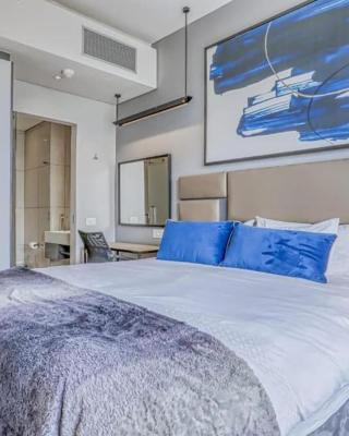 The Capital Sandton Luxury apartment with free pool, gym, spa and Netflix