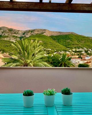 Hoteltype Penthouse 2 Beds, Parking, WIFI & pool Stunning Views