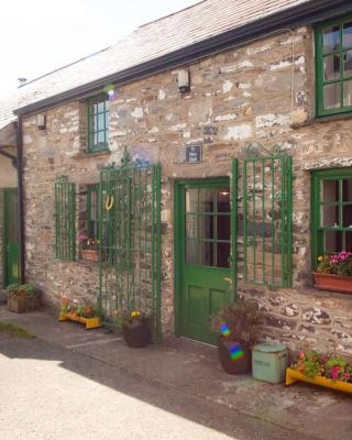 Yr Hen Efail - Old Smithy