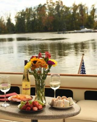 Charming Yacht on Catskill Creek