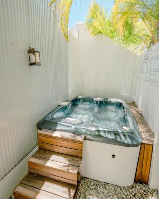 Private Outdoor Spa, Fire Pit, Cinema Room - THE COTTAGE COOLUM BEACH
