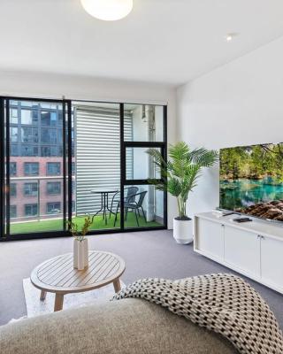 Cosy 2-Bed Moments from Shops and Melbourne Uni