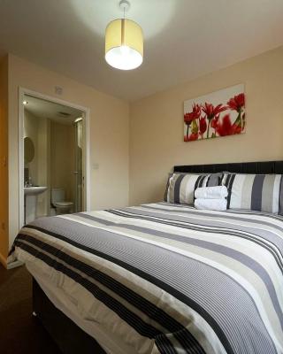 Crownford Guesthouse - Close to Hanley centre and University