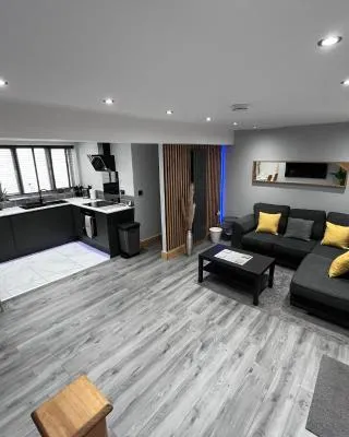 Entire Two Bedroom Guest House & Free Parking