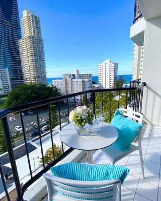 Sea Views, 150 mtrs to Surfers Beach, Ideal Location for Surfers Paradise