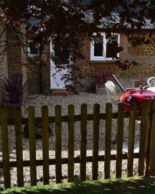 Lovely Garden Cottage in Snettisham