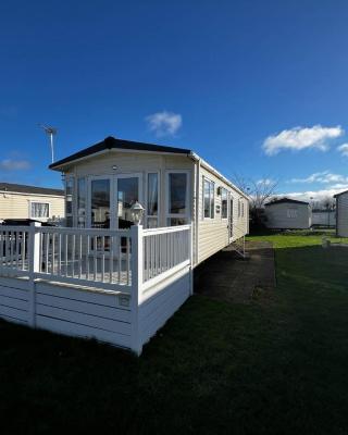 Lovely Caravan With Decking At Cherry Tree Holiday Park In Norfolk Ref 70528c